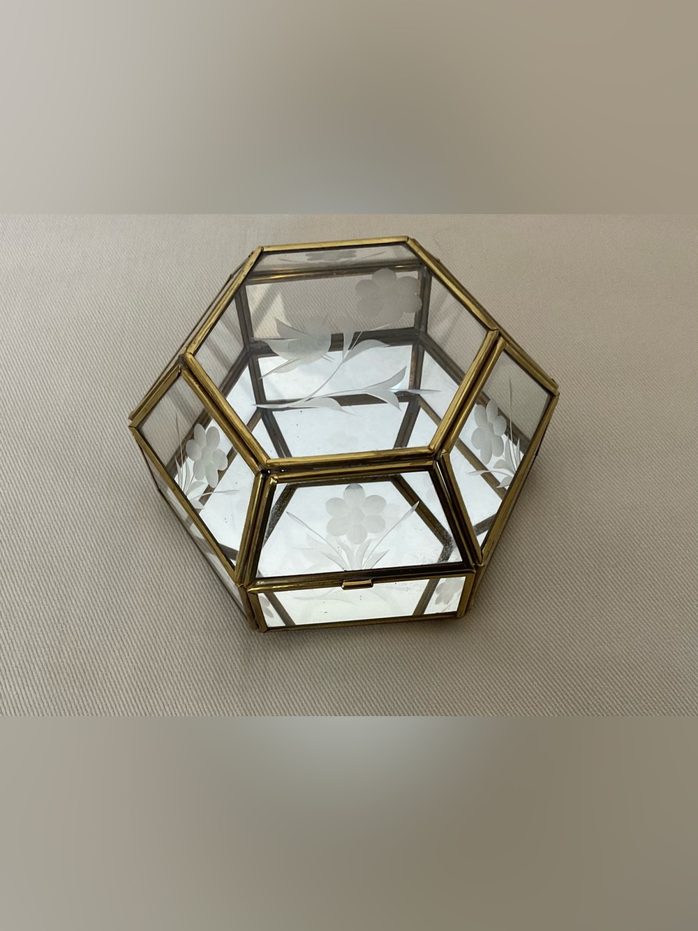 Vintage Hexagonal Glass Jewelry Box with Etched Bird and Floral Design - Picture 2 of 7